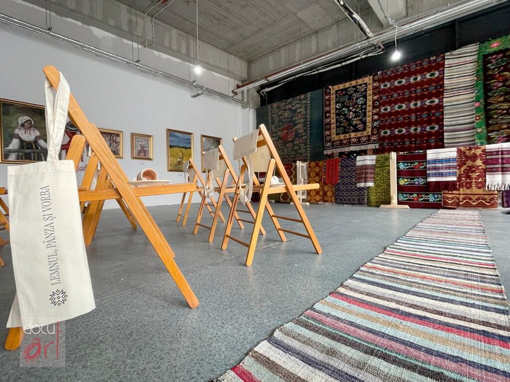 Memoria satelor care dispar: 300 de piese autentice într-o expoziție produsă de Docuart la Hub Cultural Pavilion Art 360 din Târgu Jiu