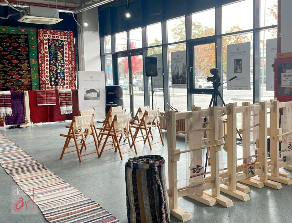 Memoria satelor care dispar: 300 de piese autentice într-o expoziție produsă de Docuart la Hub Cultural Pavilion Art 360 din Târgu Jiu