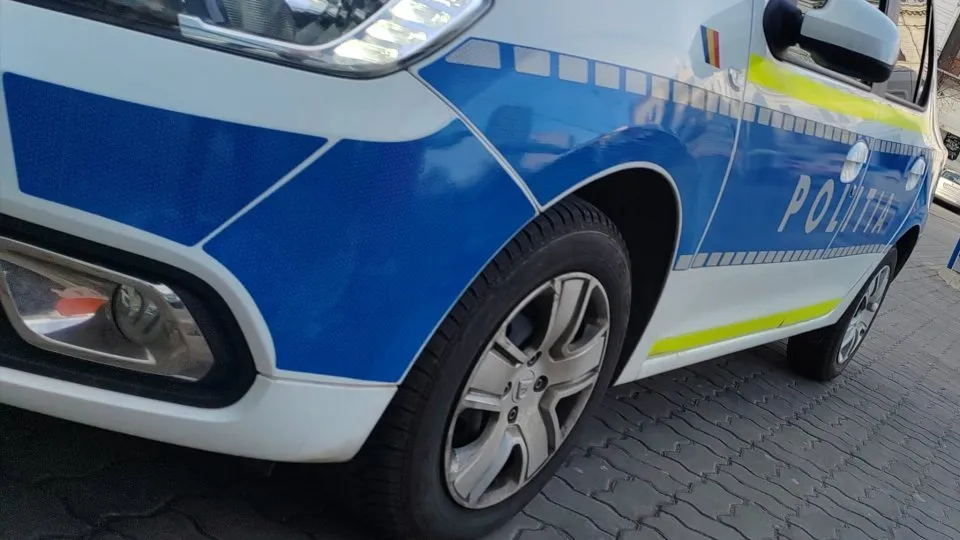 GORJ: Adolescent de 16 ani, arestat preventiv după ce a condus fără permis un autoturism furat